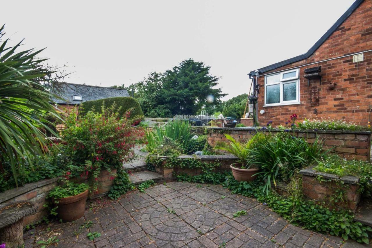 Featherbed Cottage Coventry Bagian luar foto